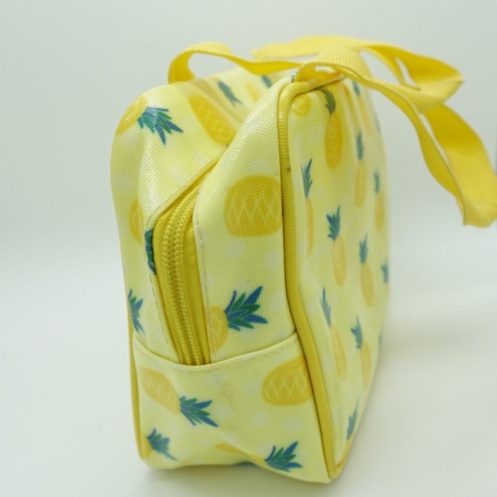 FLASH SALE 🍒 PINEAPPLE Handled TOTE OIL CLOTH with Top zipper